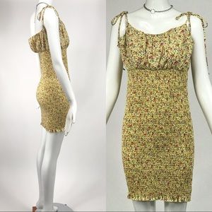 Vtg 90s style yellow floral dress with ruching